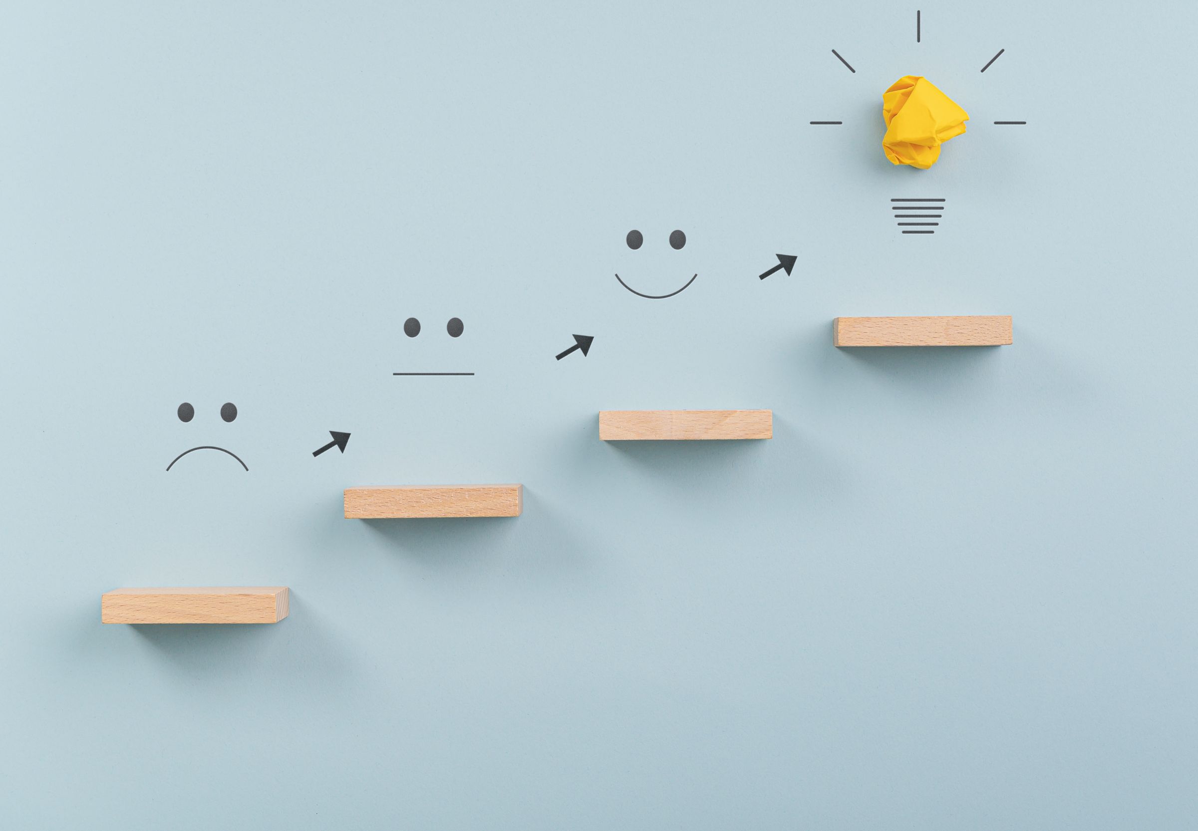 edukacyjnych, symbolizujące indywidualne ścieżki rozwoju z wykorzystaniem e-booków.