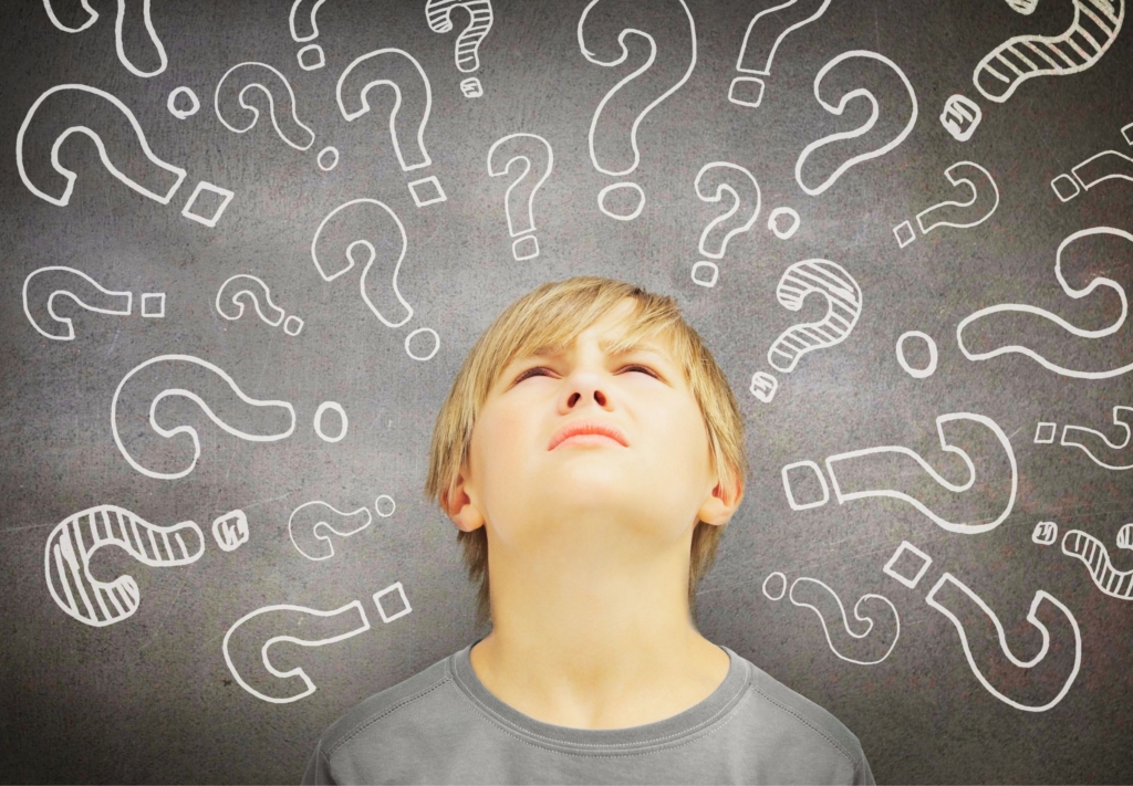 Zamknięta w sobie osoba z natrętnymi myślami wokół głowy – wizualizacja mentalnego przeciążenia i walki z wewnętrznym hałasem